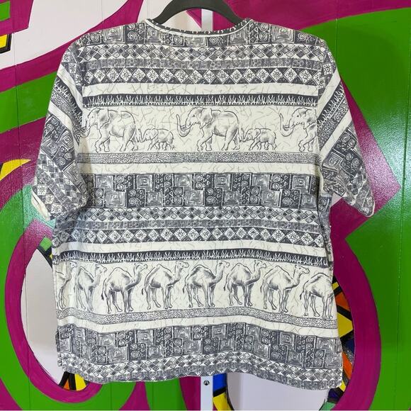 Alfred Dunner Petite, Cool Print Shirt with Wooden Beads. Size Large. - Picture 5 of 5